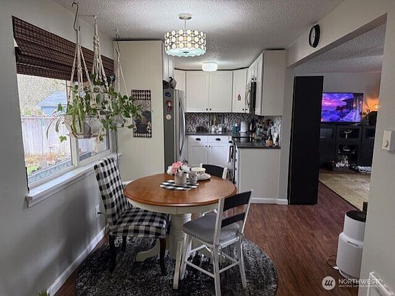 5th image of 4312 Sunset Drive W