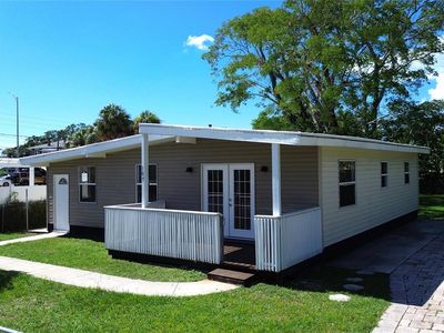 107 E Spruce St, Tarpon Springs, FL, 34689