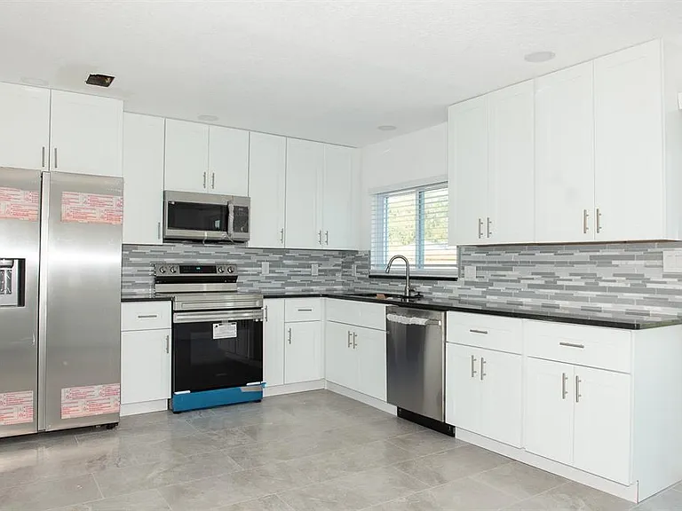 11889 93rd Ave — Photo 3
