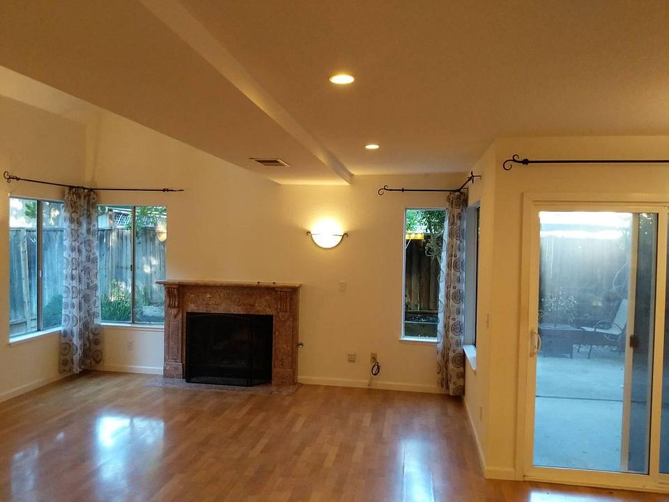 1st image of 1185 Bracebridge Ct