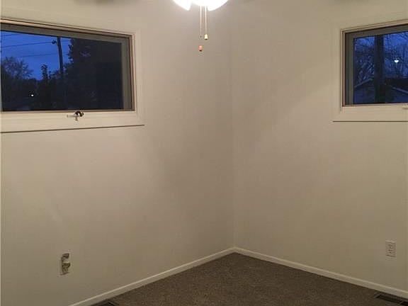 5th image of 722 Surrey Cir