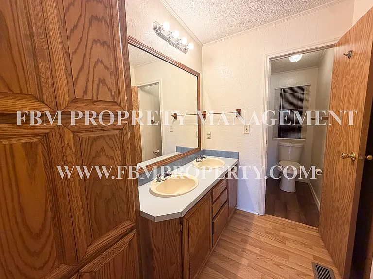 633 Mosley Rd — Photo 24