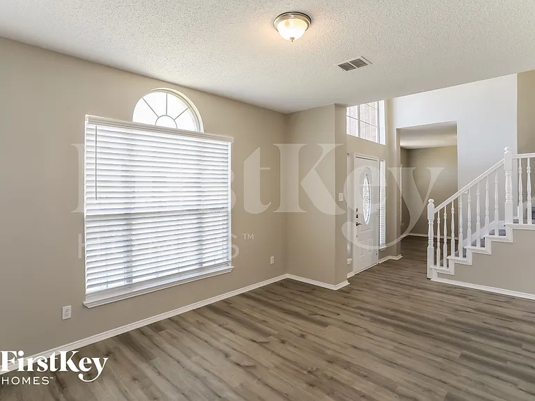 5210 Orlando Cir — Photo 6