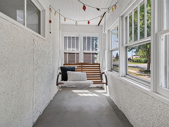 5th image of 616 Johnson St