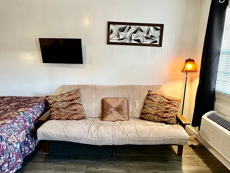 210 E North St #17 — Photo 5