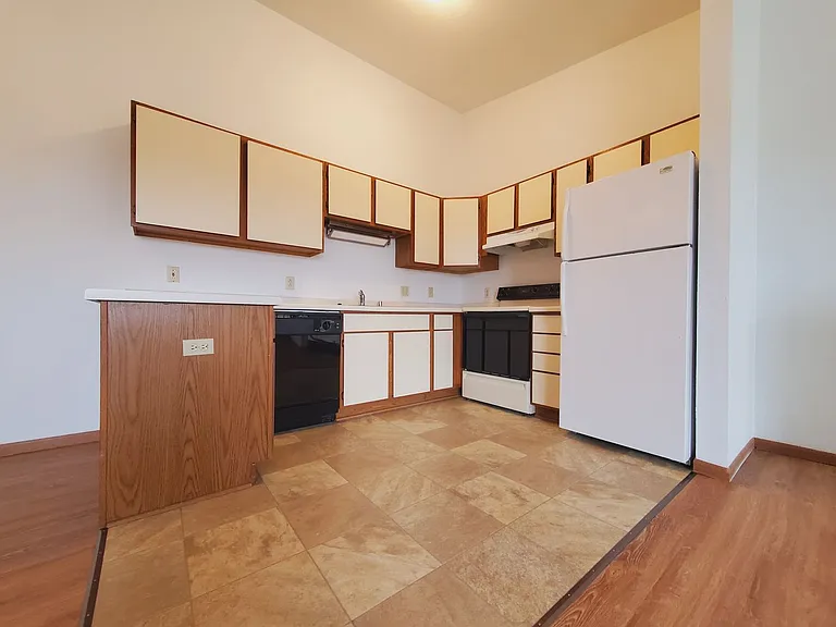 255 Louise Dr — Photo 6