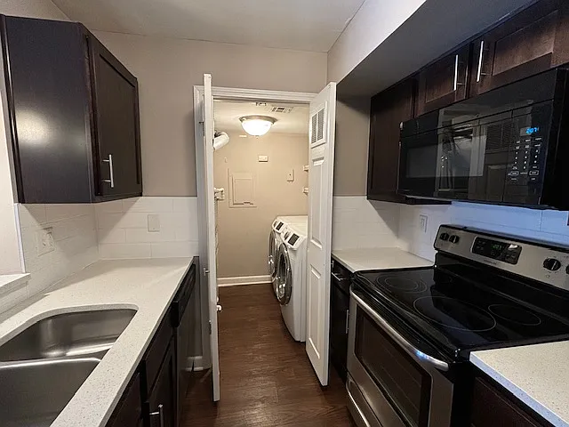 915 Washington St #203 — Photo 10