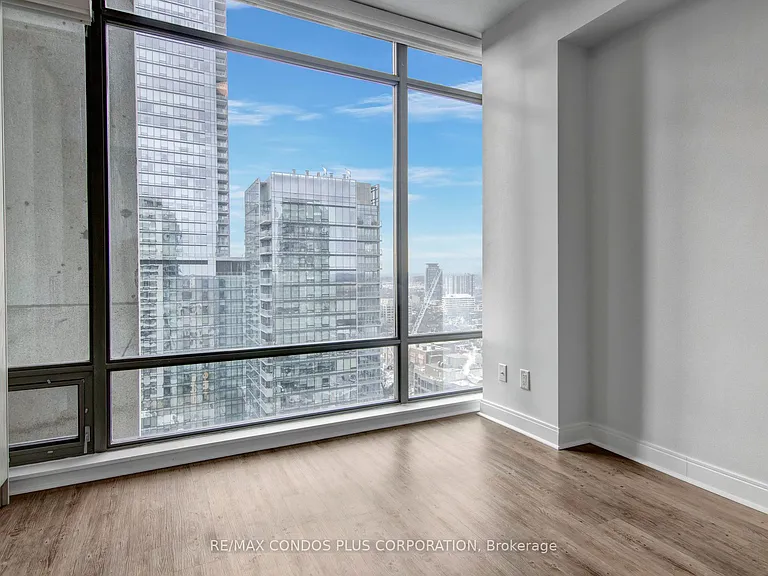 18 Yorkville Ave #2505 — Photo 26