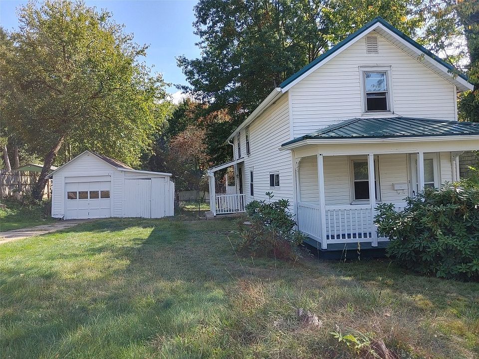 1st image of 160 Oak St