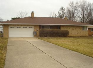 987 Justo Ln, Seven Hills, OH 44131