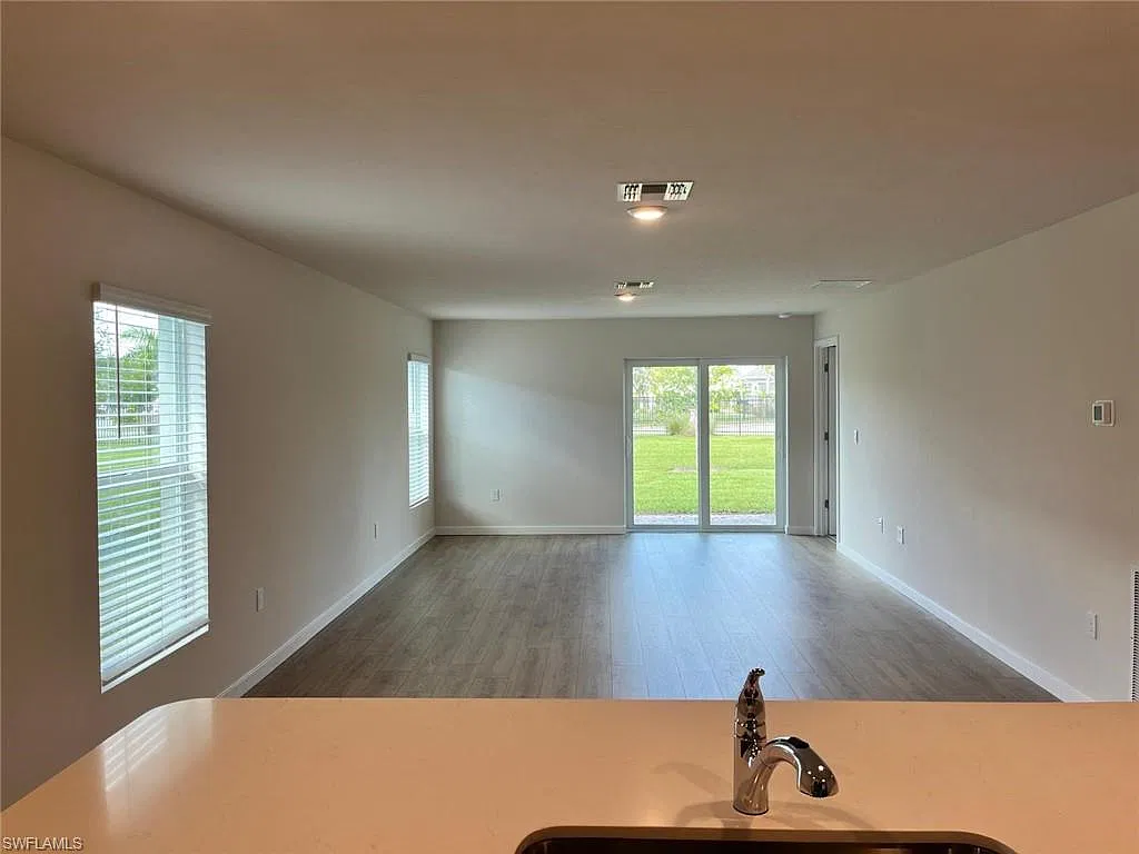 4 bed, 2.0 bath, 1558 sqft, $2,200 — Photo 3