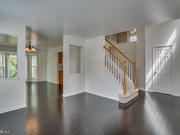 4th image of 22 Lakeside Dr