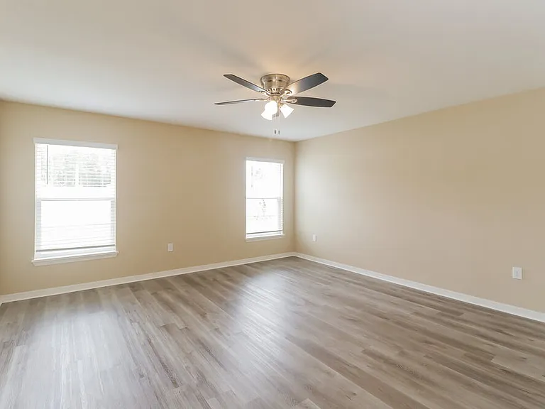 6784 Hanworth Ln — Photo 11