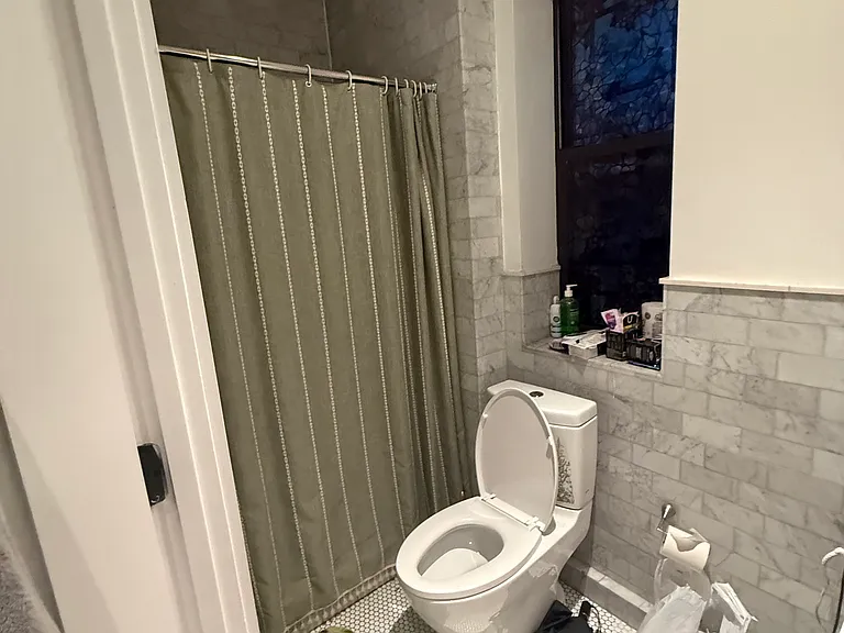 23 Catherine St #4A — Photo 8