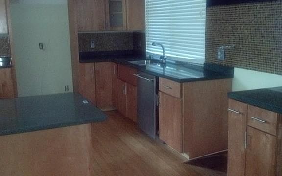 3rd image of 903 Diane Drive