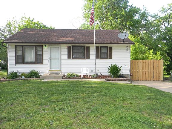 2nd image of 215 Sadonia Ave