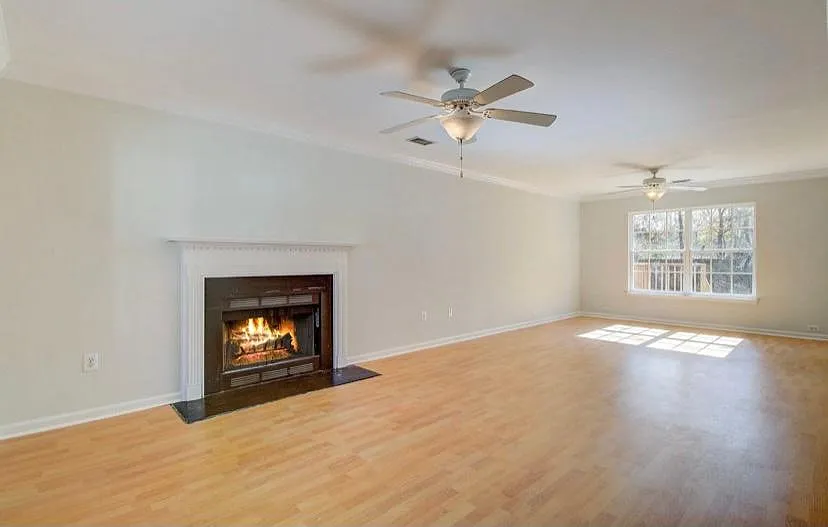 3 bed, 2.5 bath, 2016 sqft, $3,100 — Photo 3