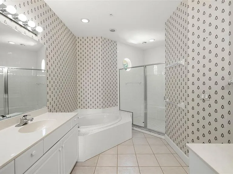 3954 Hamilton Club Cir #14 — Photo 36