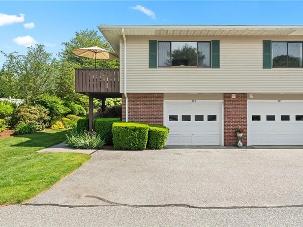 694 Orleans Ct, Warwick, RI 02886