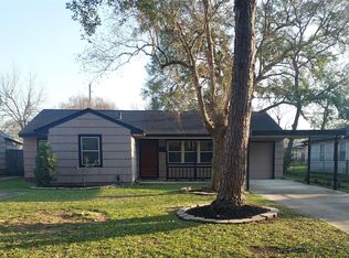 1008 Meadowlane St, Angleton, TX 77515