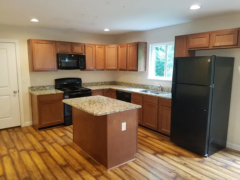 1052 Hunterallen Dr — Photo 5