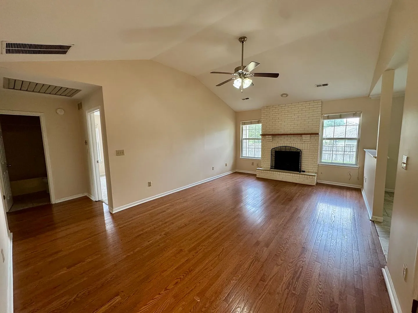 Southeast Columbia Rental Near MU! — Photo 2