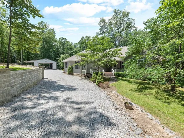 924 Creek Dr, Monterey, TN 38574