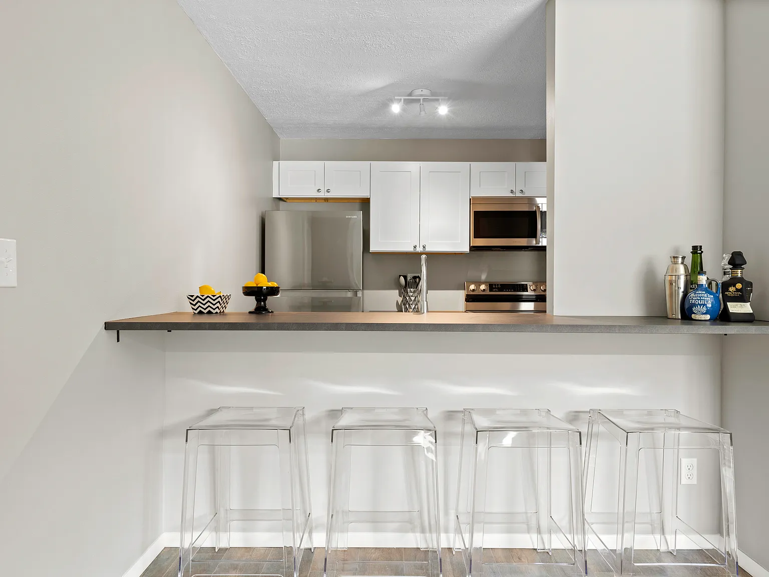 10526 Clifton Blvd — Photo 4