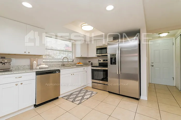 9845 Lake Chrise Ln — Photo 2