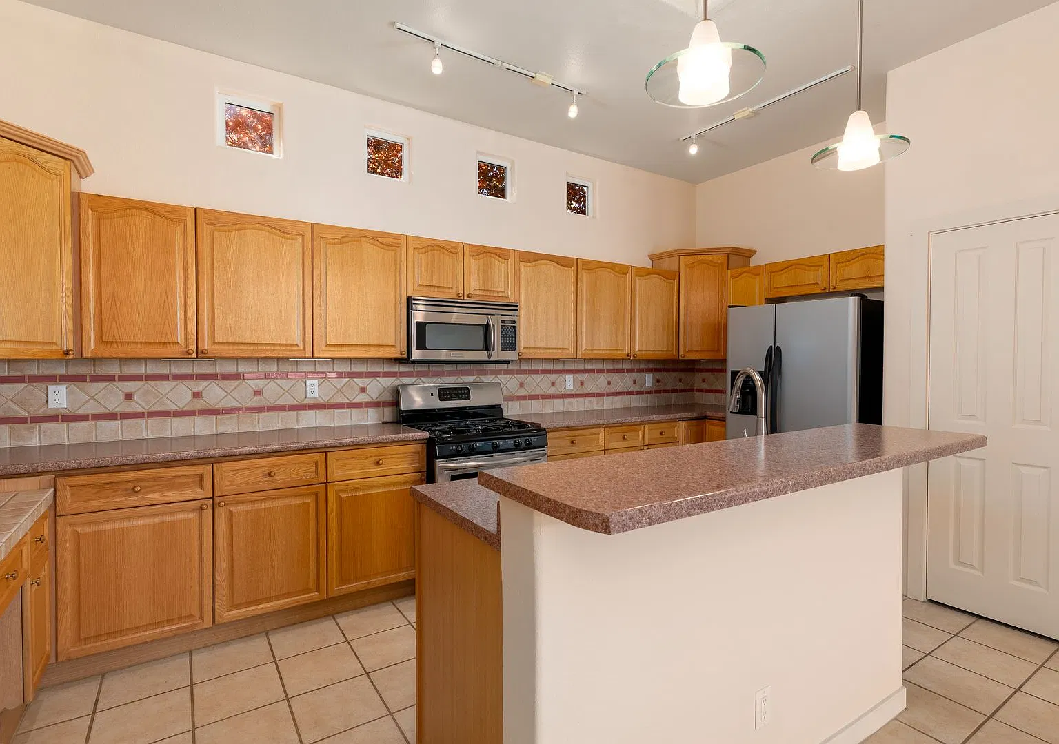 16 Prairie Crest — Photo 4