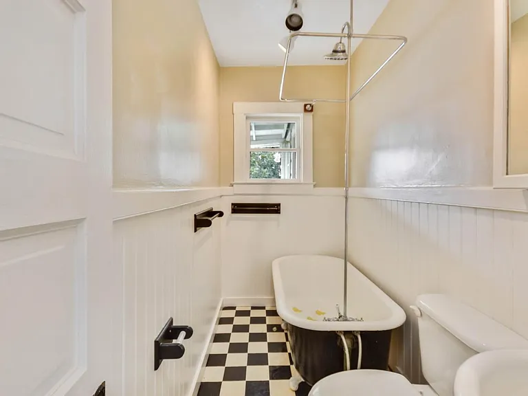 1108 G St #MAIN HOUSE — Photo 13
