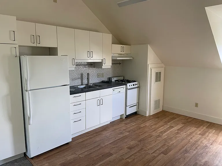 1168 10th St #5 — Photo 3