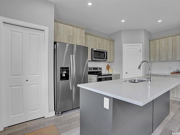 4th image of 7945 Flax AVENUE