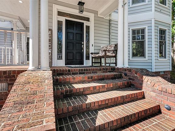 5th image of 206 Arbor Dr