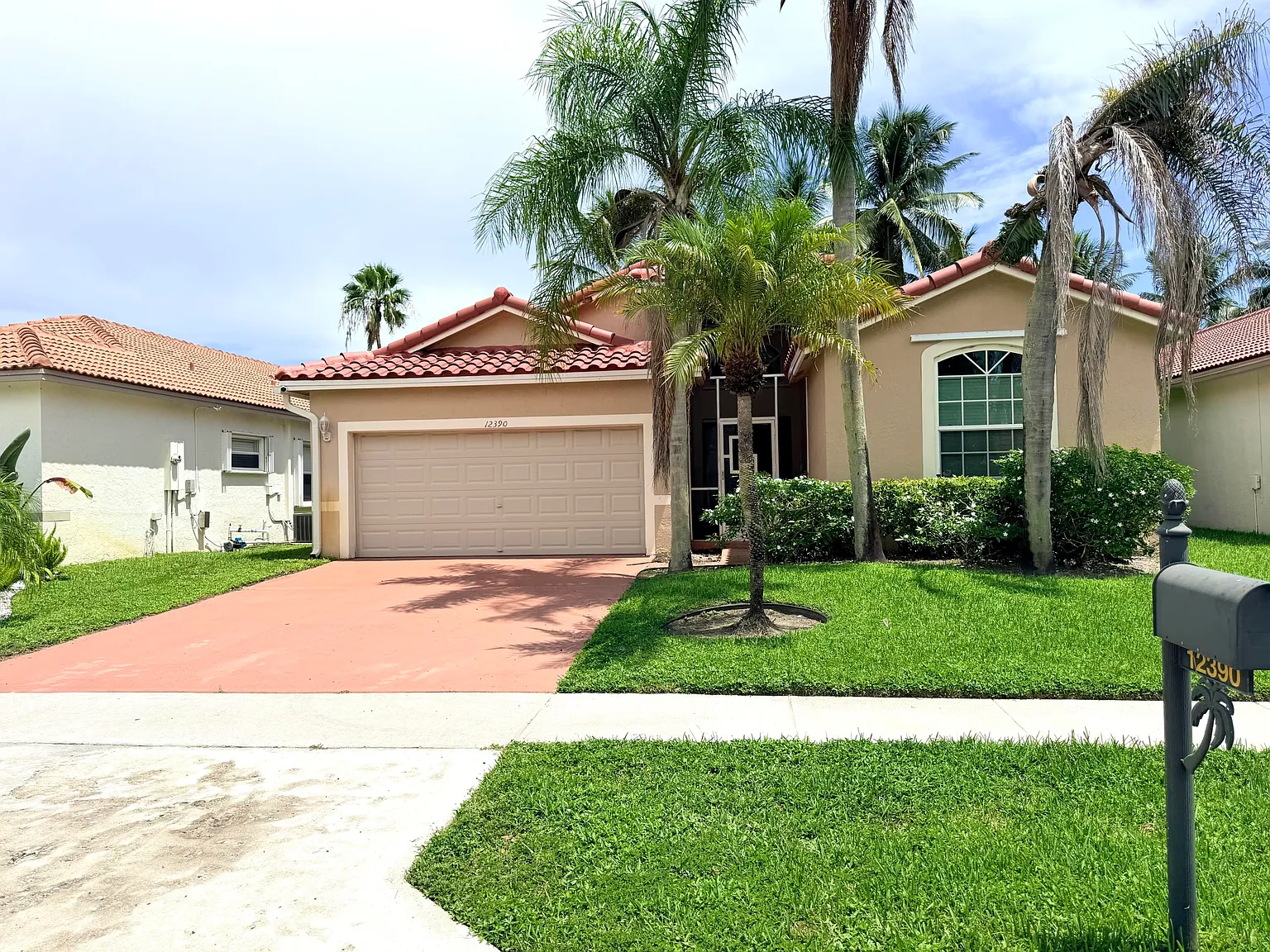 3 bed, 2.0 bath, 1814 sqft, $4,200 — Photo 1