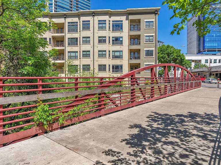 404 Rio Grande — Photo 34