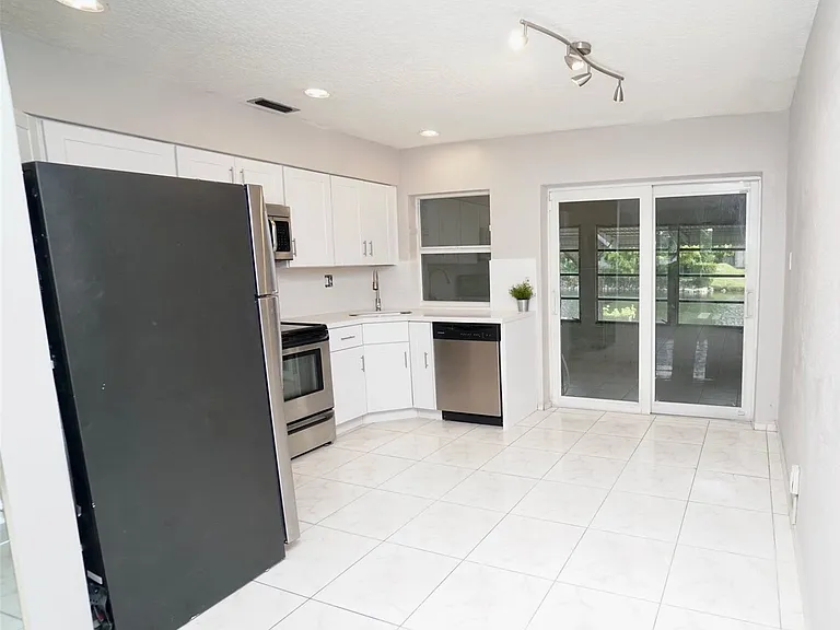 5908 NW 81st Ave — Photo 18