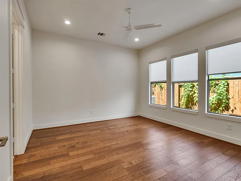10330 Grove Row Ave — Photo 34