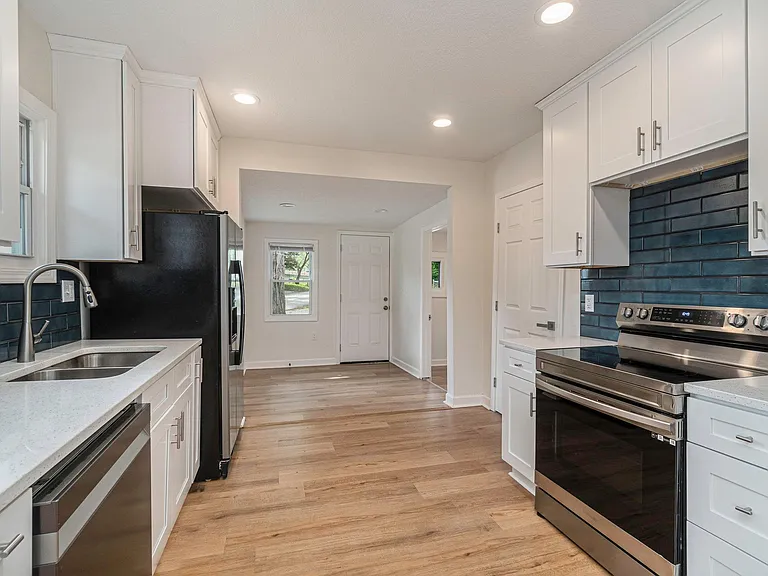 840 S Hardy Ave — Photo 8