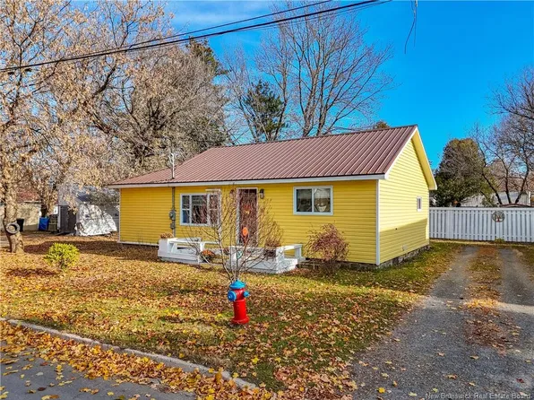 19 Victory Ave, Fredericton, NB E3A 3V6