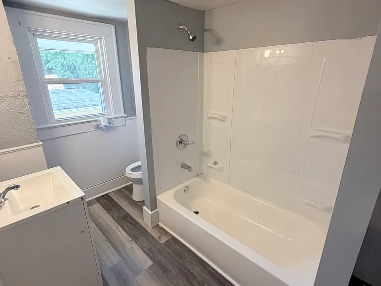 1155 Sawyer Ave — Photo 10
