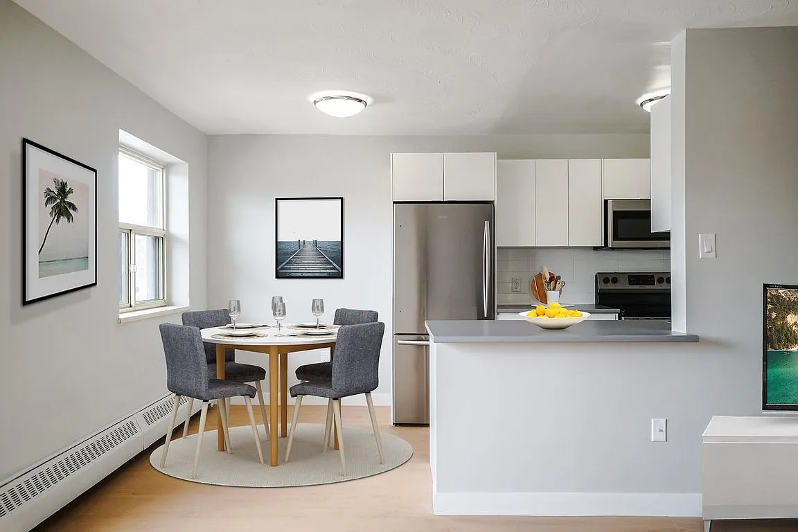 141 Main Street South — Photo 4