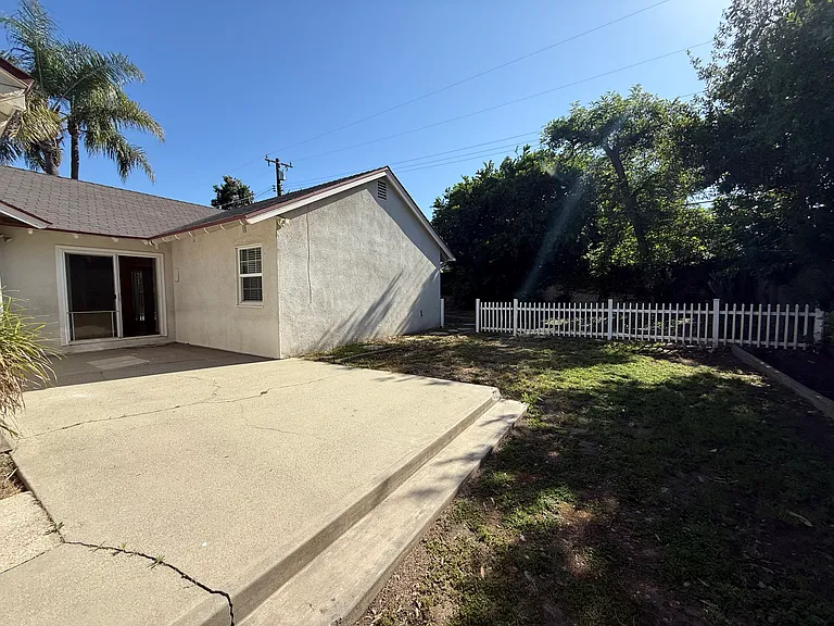 1444 N Mountain Ave — Photo 25