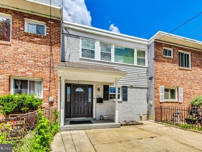 908 E Meadows Ct, Oxon Hill, MD, 20745