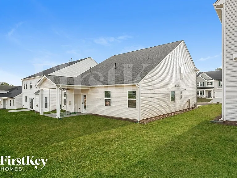 513 Hillpark Ln — Photo 14