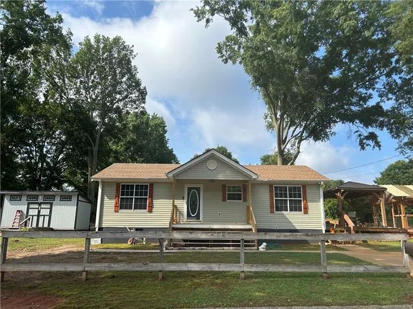 71 Textile Ave, Lavonia, GA 30553
