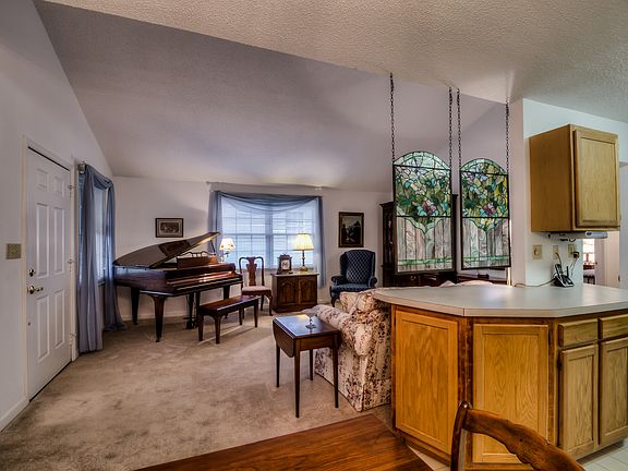 4th image of 851 Cobblestone Pl