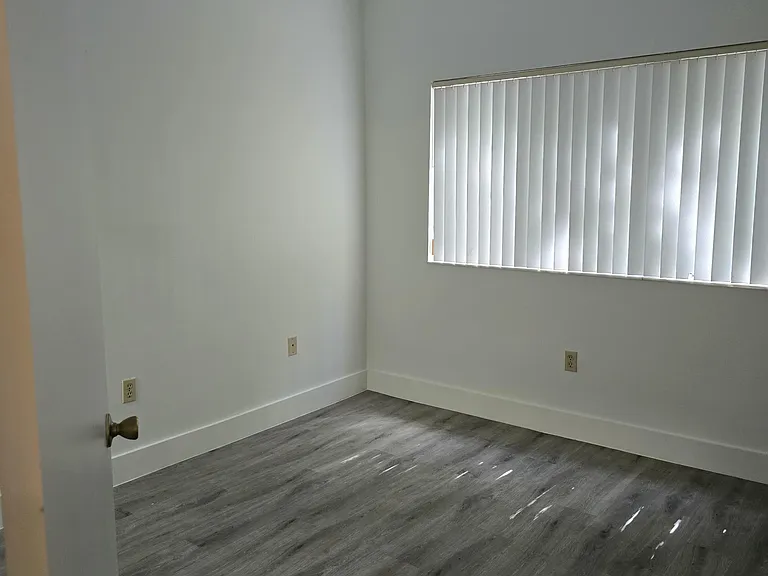 2445 SW 18th Ter #902 — Photo 6