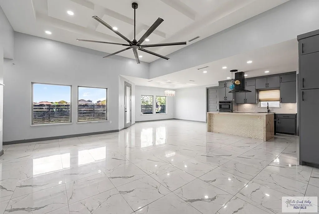 4 bed, 3.5 bath, 2516 sqft, $3,500 — Photo 4