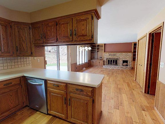 4th image of 290 Swiss Hill Dr